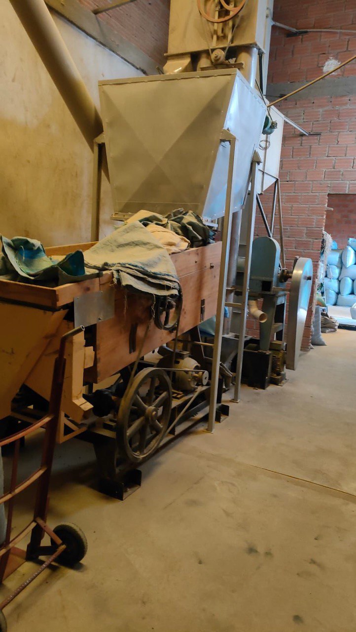 Оборудование на станции первичной обработки кофе.